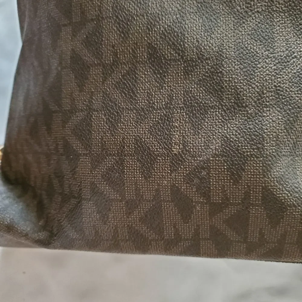 Authentic Michael Kors Devon MK Signature Large Shoulder Tote Bag in Brown - Picture 12 of 16